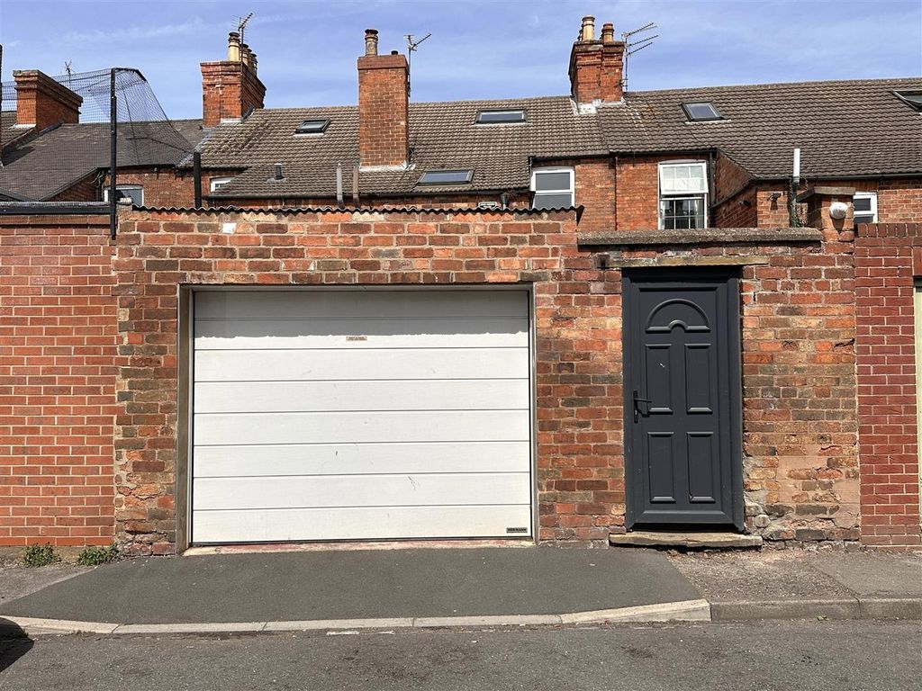 Property photo 2 of 21 Detached Garage 698