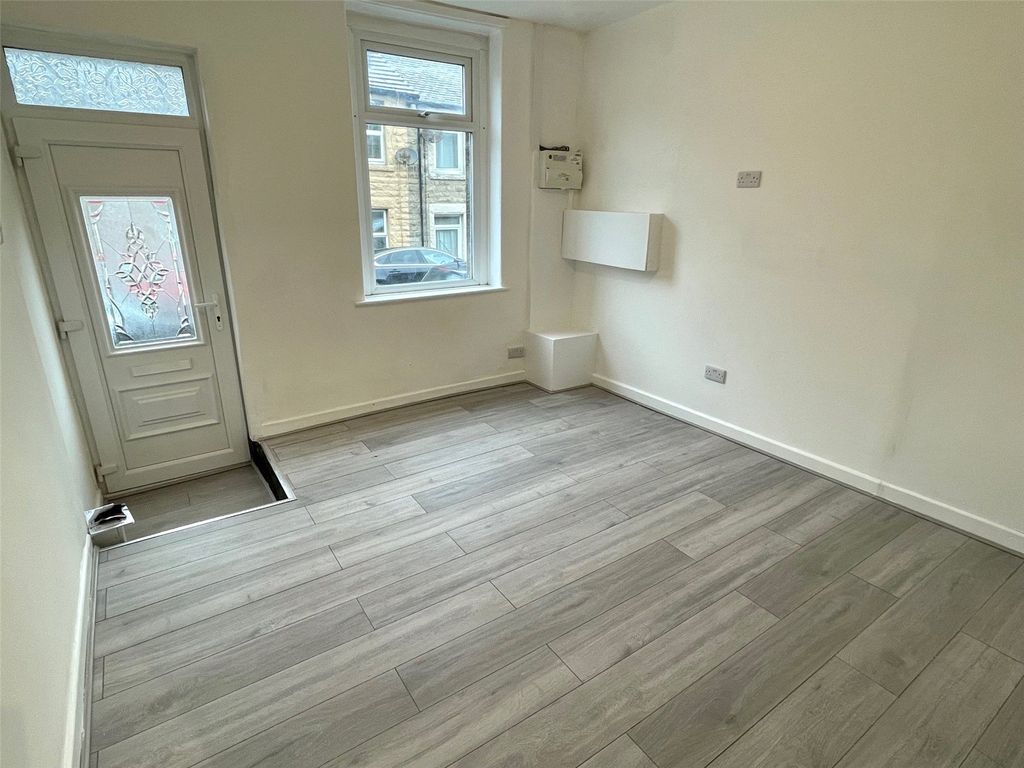 Property photo 3 of 12 Lounge