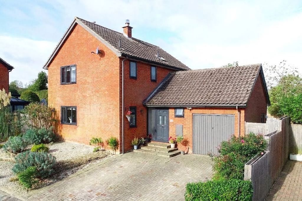 Property photo 2 of 18