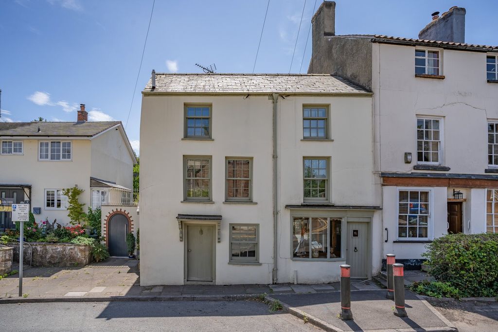 Property photo 1 of 32
