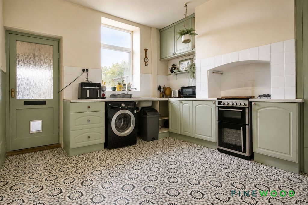 Property photo 3 of 14 Kitchen Diner