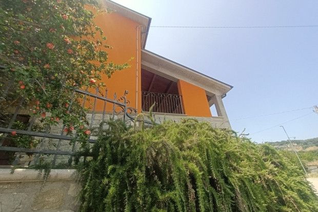 Property photo 2 of 20