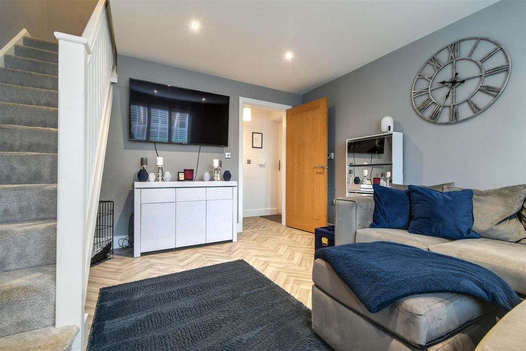 Property photo 3 of 21 Lounge