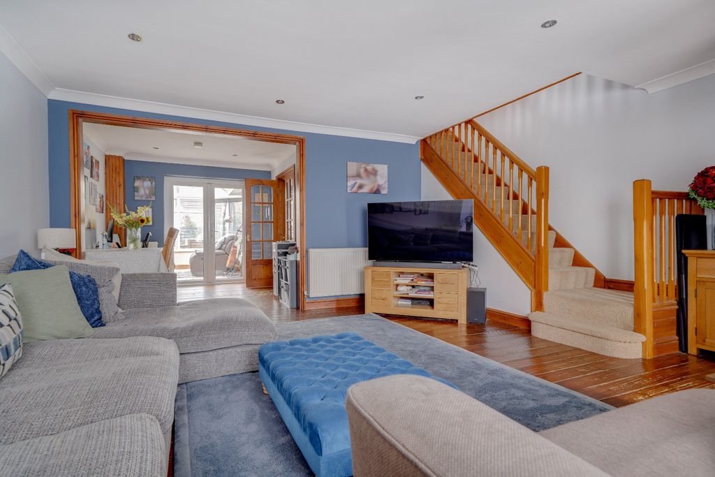 Property photo 2 of 15 4548973