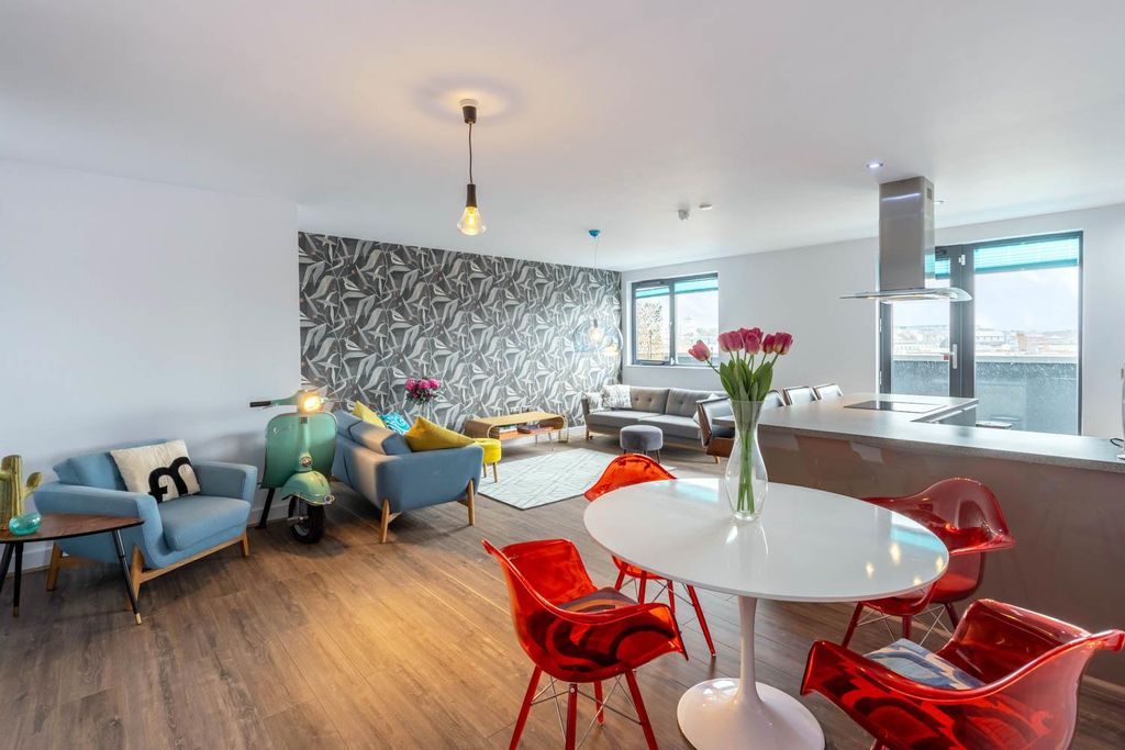 Property photo 1 of 23 Living Area