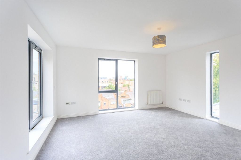 Property photo 3 of 19 Picture No. 14