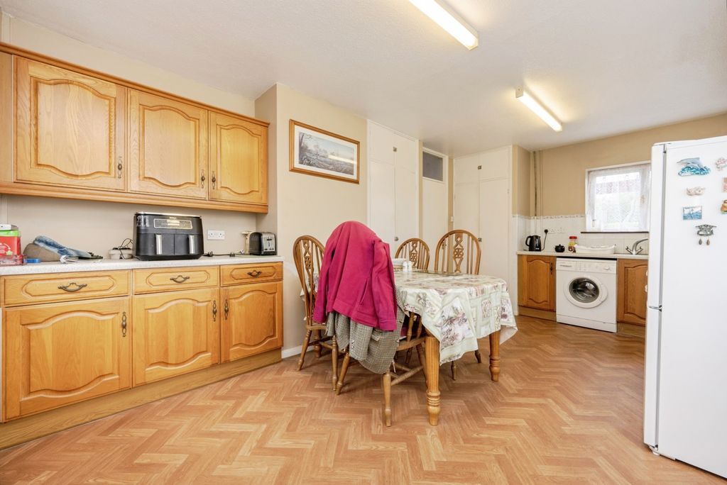 Property photo 3 of 17 Photo