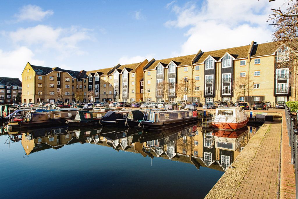 Property photo 2 of 14 Exterior