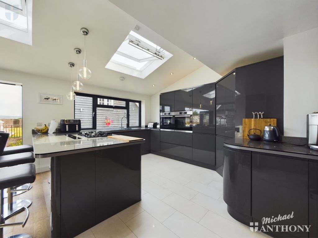 Property photo 2 of 22 Cam01064G0-Pr0399-Still008