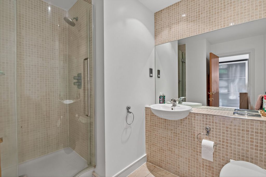 Additional image 7 of 2 bed flat for saleMeadowcroft, Cambridge, Cambridgeshire CB4