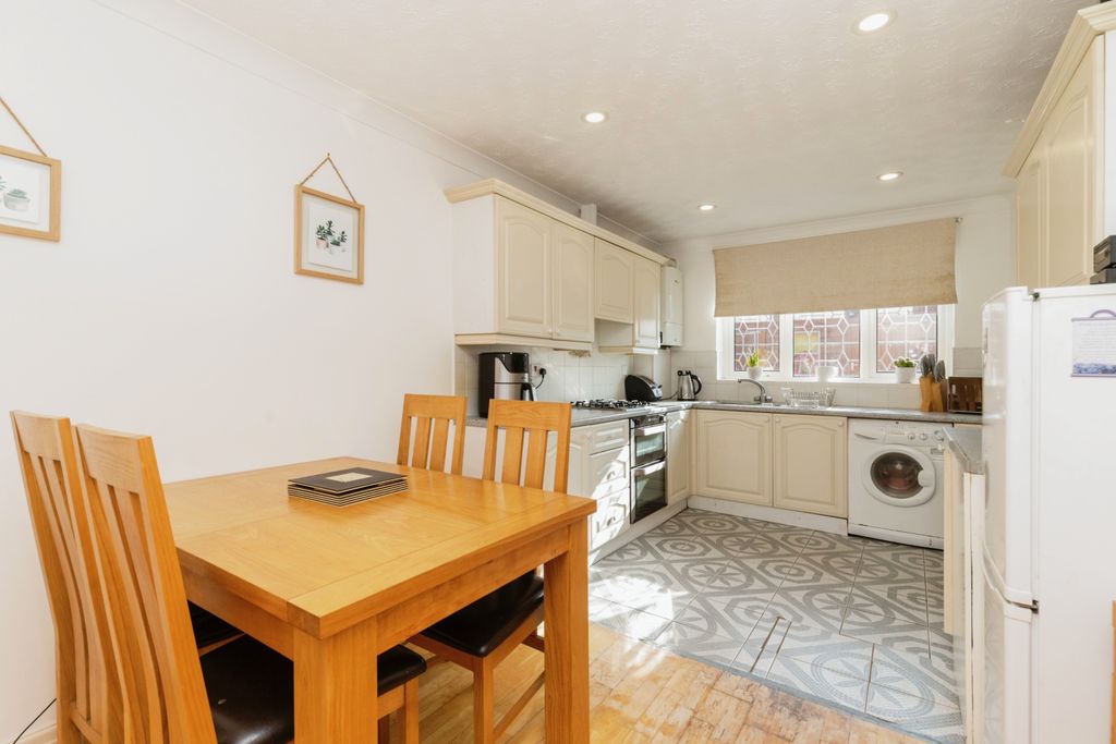 Property photo 3 of 17 Kitchen Diner