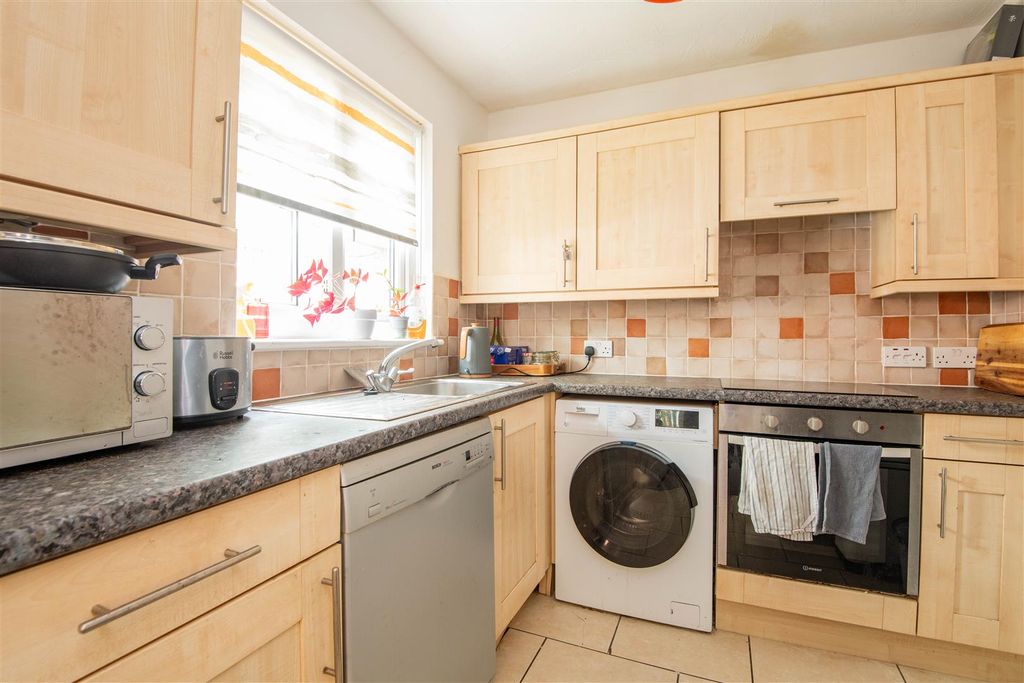 Property photo 3 of 13 Kitchen