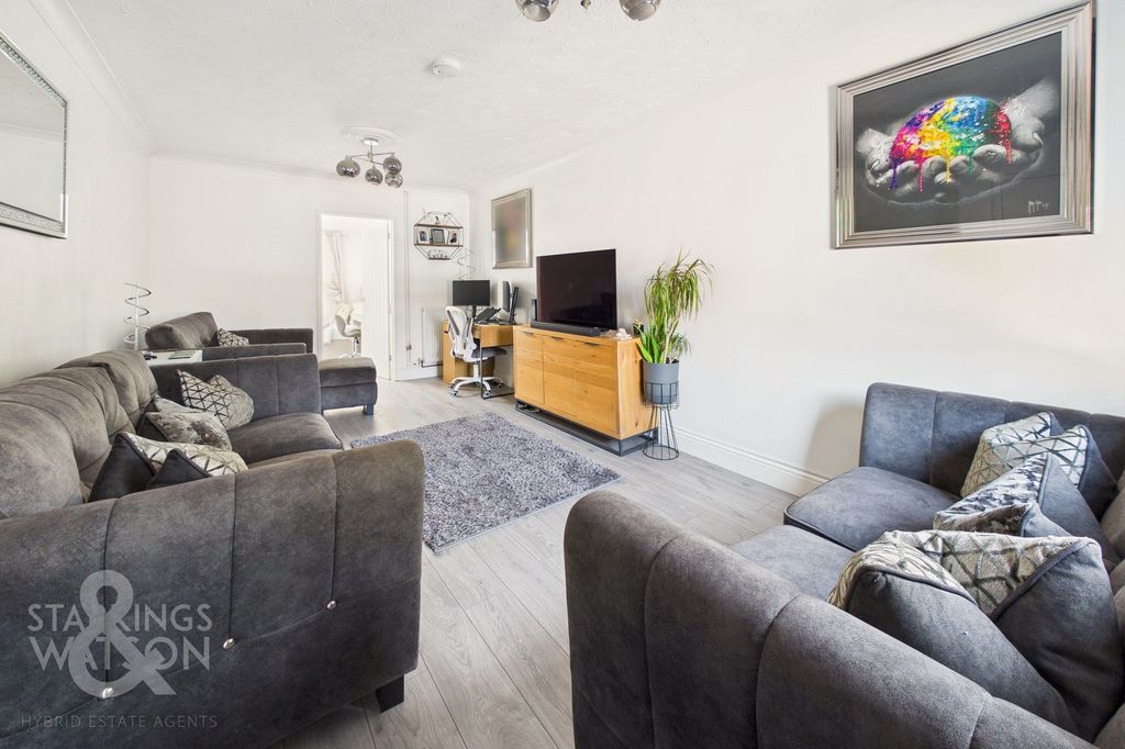 Property photo 2 of 19