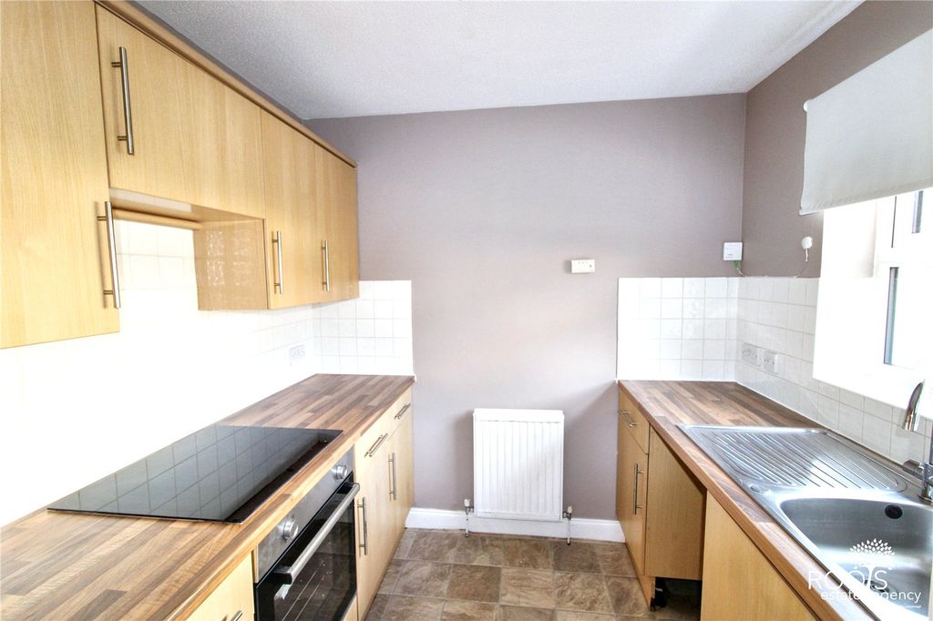 Property photo 3 of 9 Kitchen