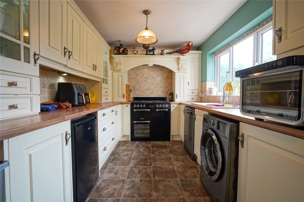 Property photo 2 of 18 Picture No. 10