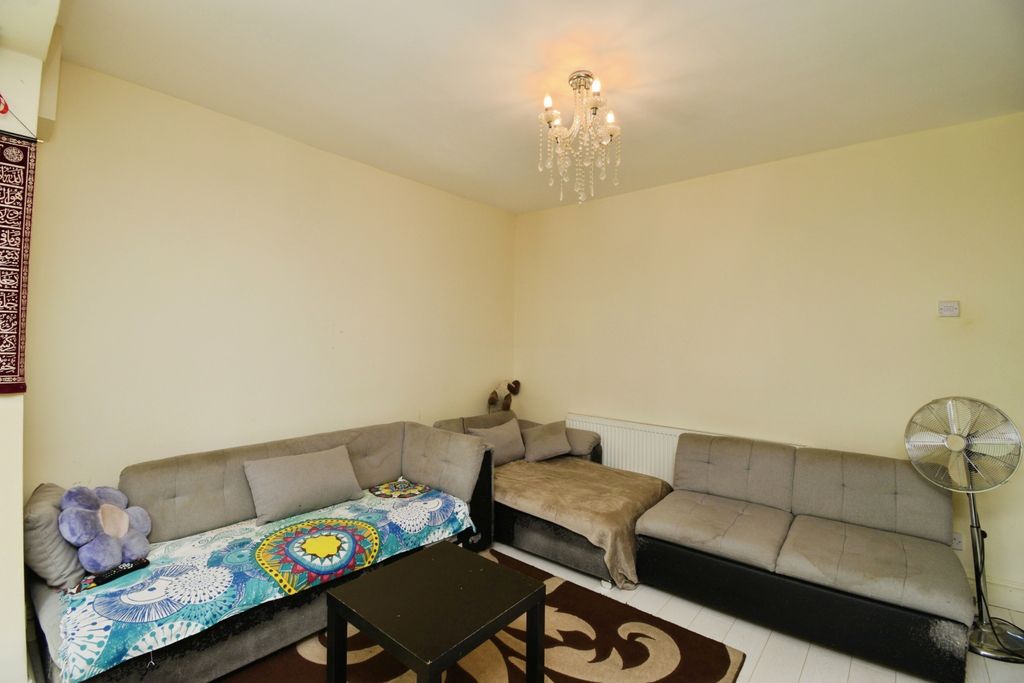 Property photo 3 of 20