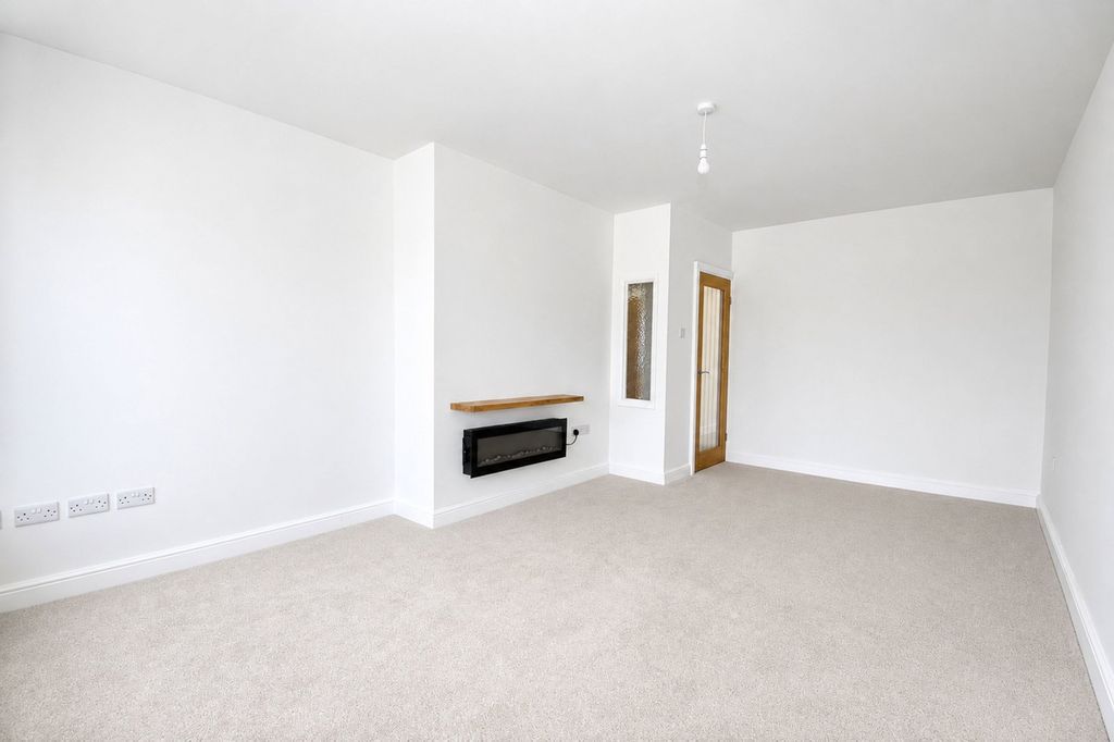 Property photo 2 of 42