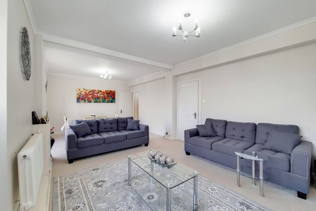 Property photo 3 of 11 Photo 3