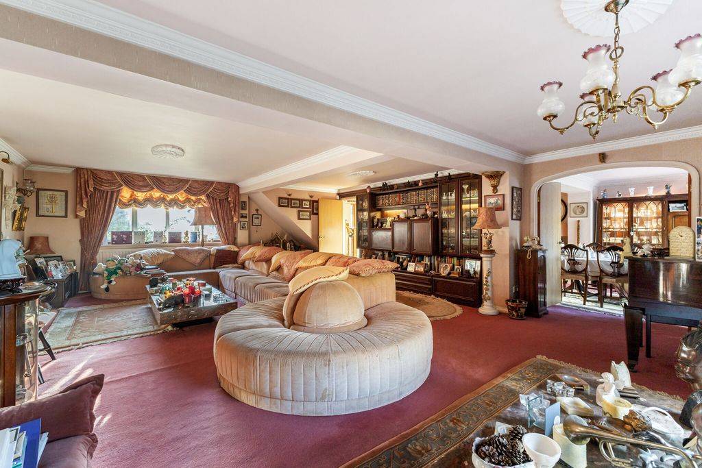 Property photo 3 of 11