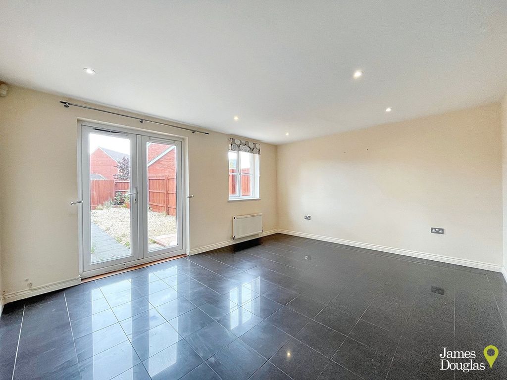 Property photo 3 of 17 402-1
