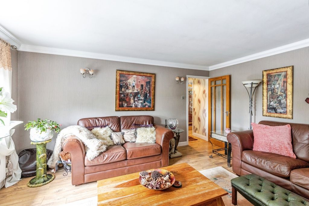Property photo 3 of 21 Pbox-Img.Jpg