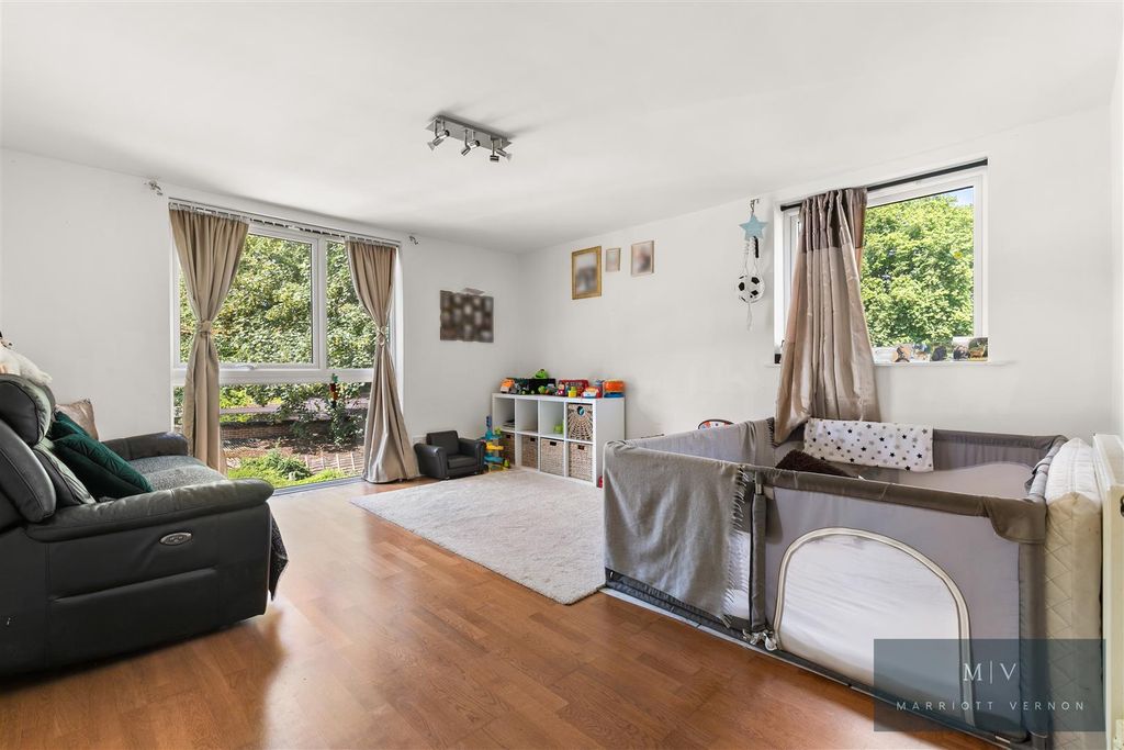 Property photo 3 of 12 Flat 16 Lister Court MV-6.Jpg