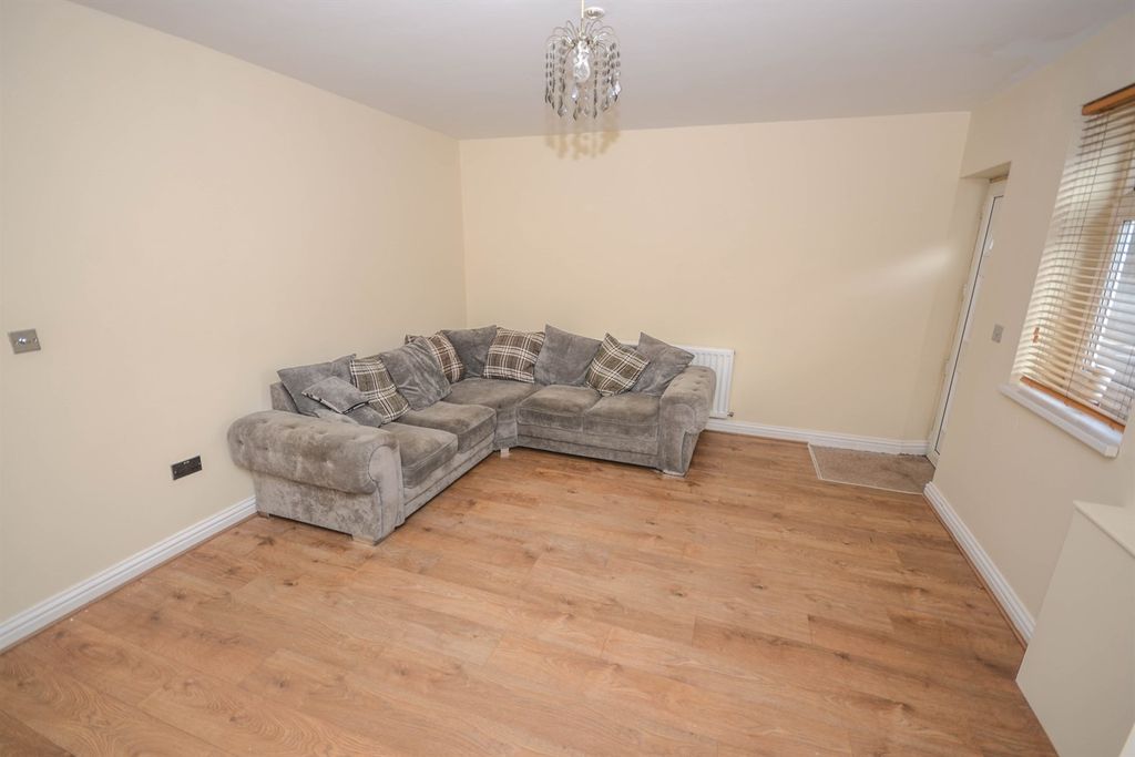 Property photo 2 of 11 Lounge