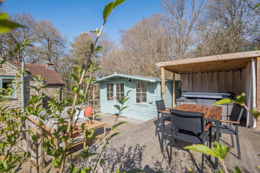 Property photo 1 of 27