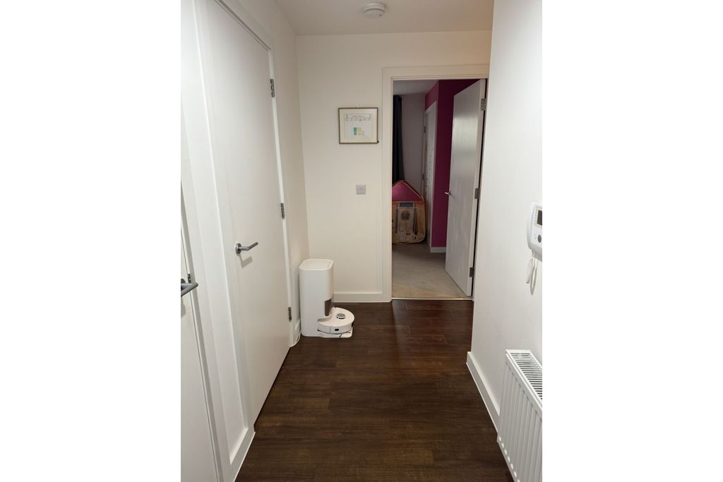 Property photo 2 of 18 Entrance Hall