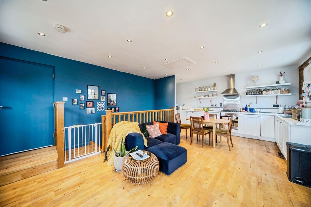 Property photo 3 of 26 Pbox-Img.Jpg