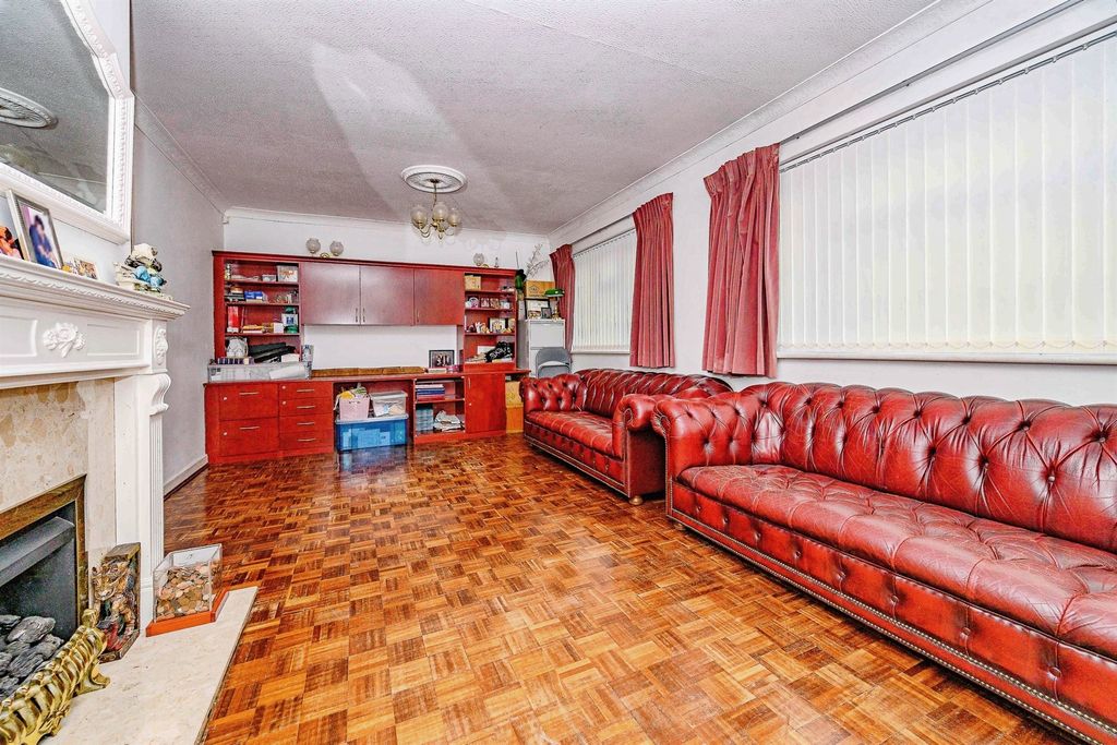 Additional image 6 of 6 bed detached house for saleRingwood Road, Luton LU2