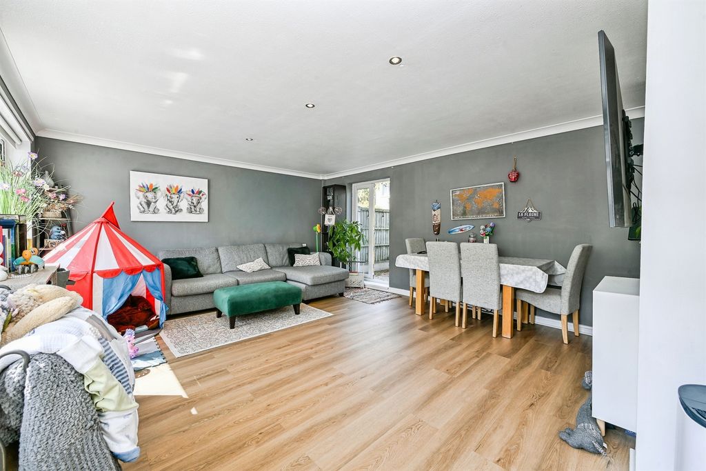 Property photo 3 of 21