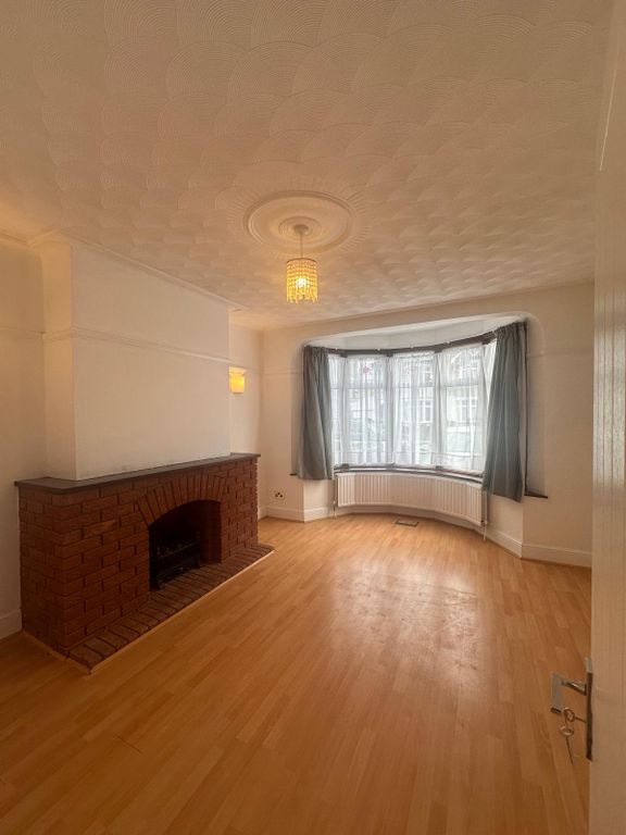 Property photo 3 of 33