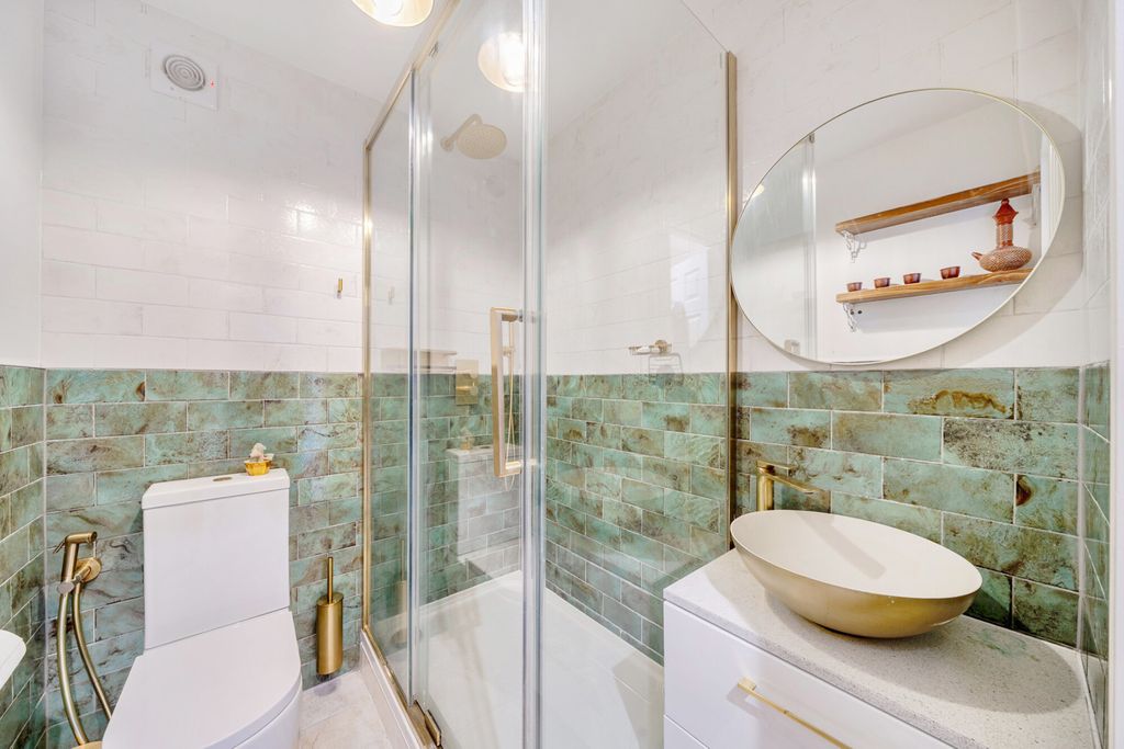 Property photo 3 of 26 1371232-10-694299...