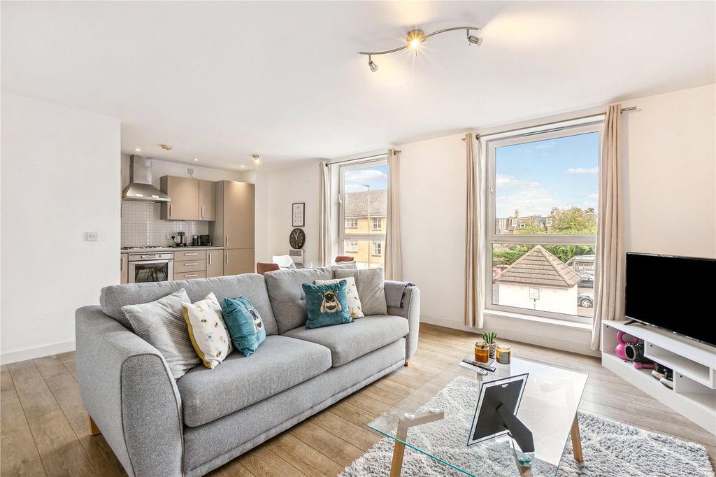 Property photo 2 of 9