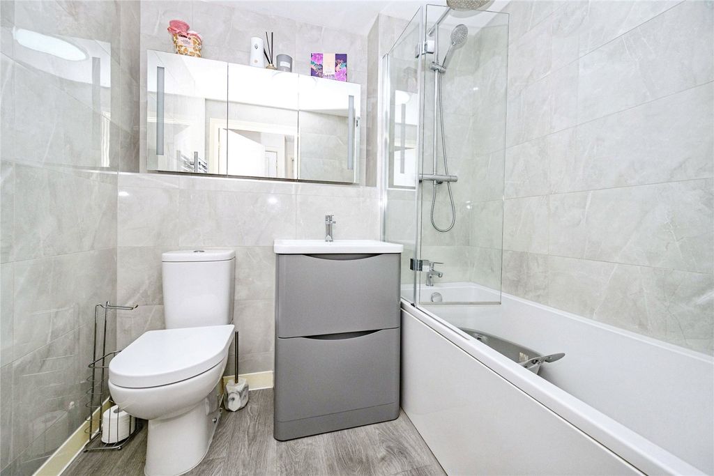 Additional image 10 of 2 bed flat for saleDukeminster Road, Dunstable, Bedfordshire LU5