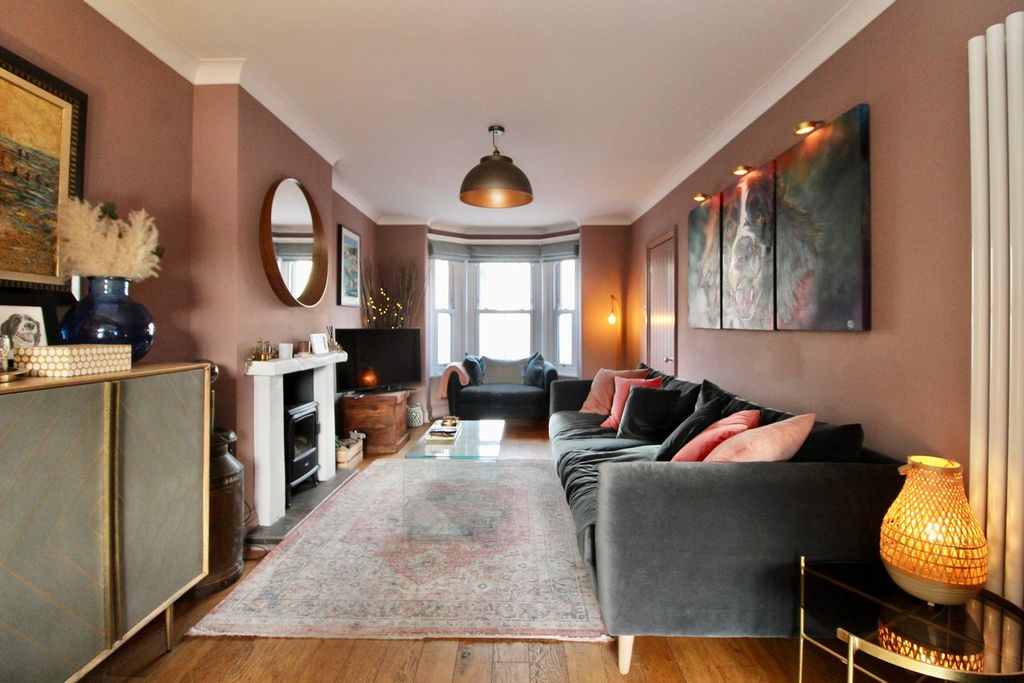 Property photo 2 of 18