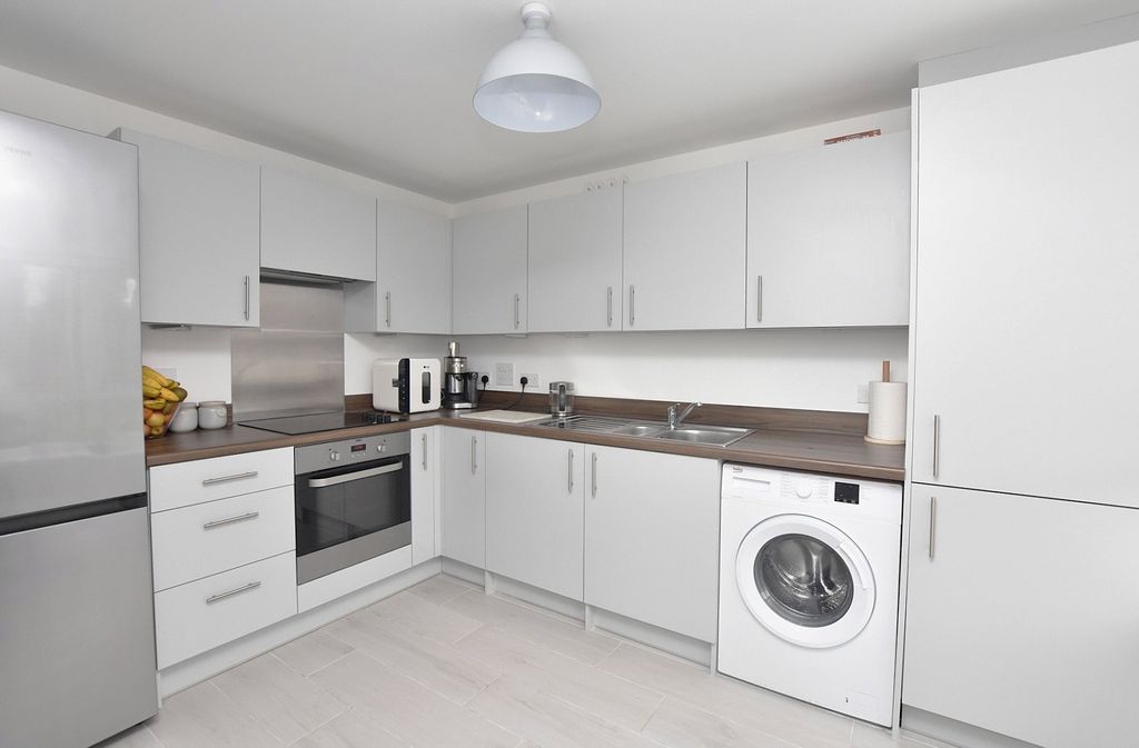 Property photo 3 of 15 Kitchen