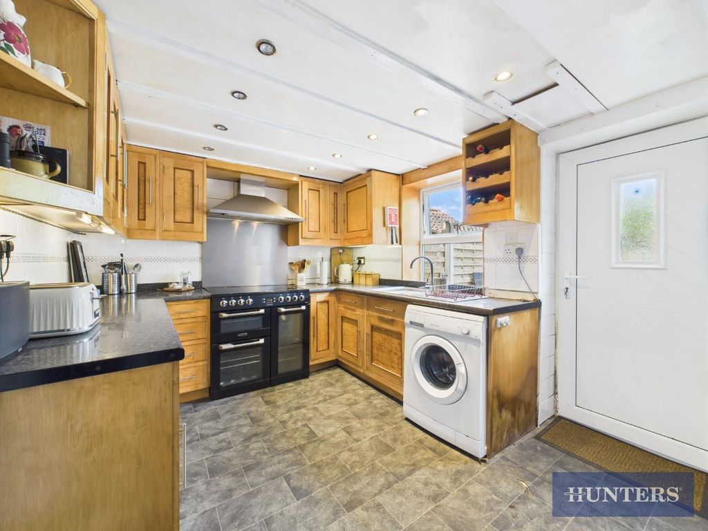 Property photo 3 of 15 Kitchen