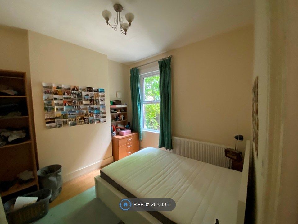 Property photo 2 of 8 Bed 1