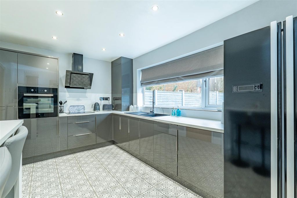 Property photo 3 of 23 Kitchen/Dining Room