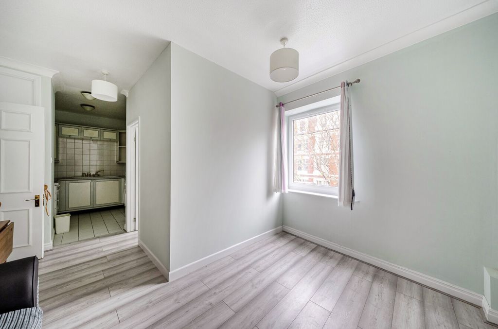 Property photo 2 of 20