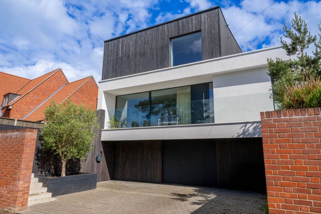 Property photo 1 of 35