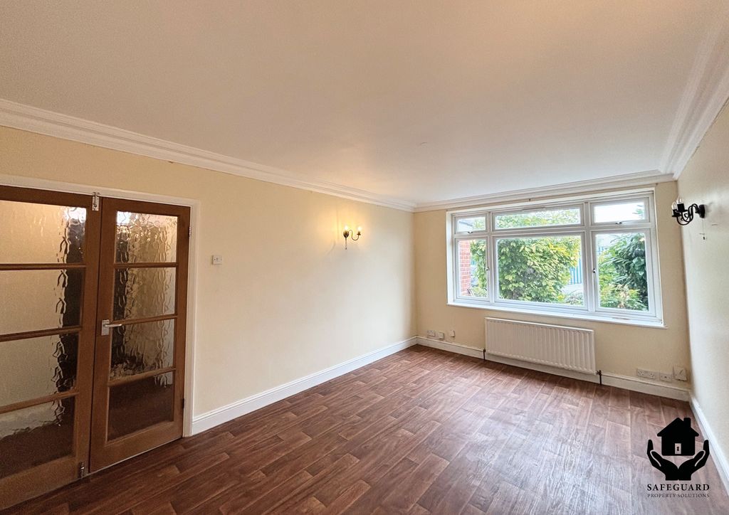 Property photo 2 of 9 Lounge