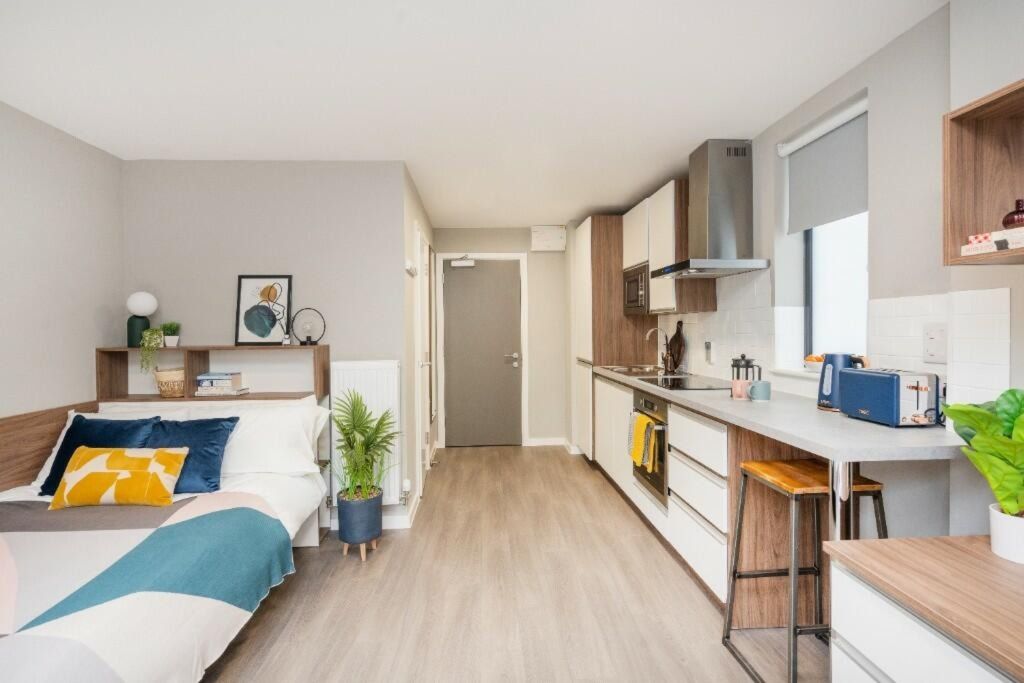 Property photo 1 of 10 Bedroom