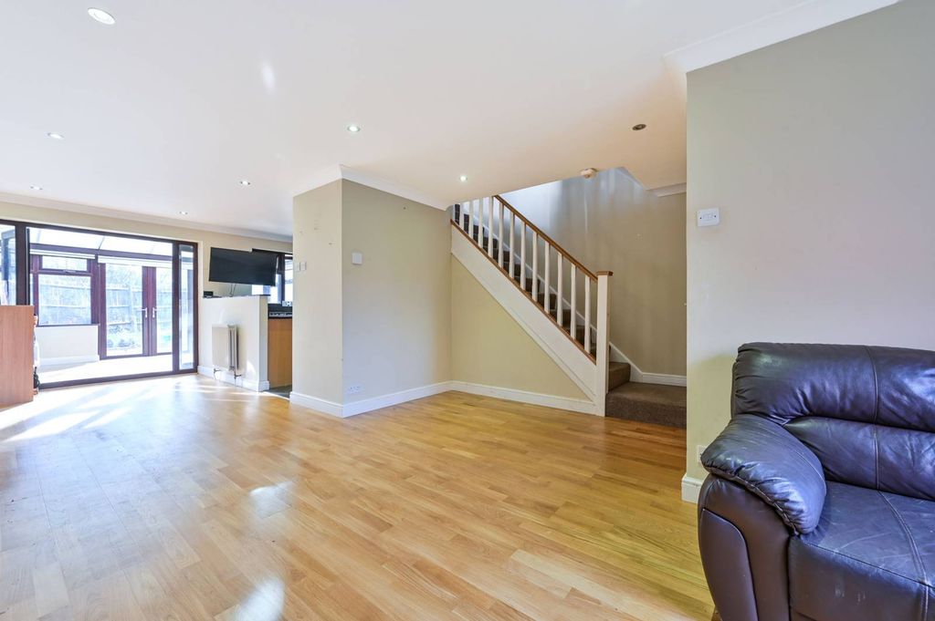 Property photo 2 of 22
