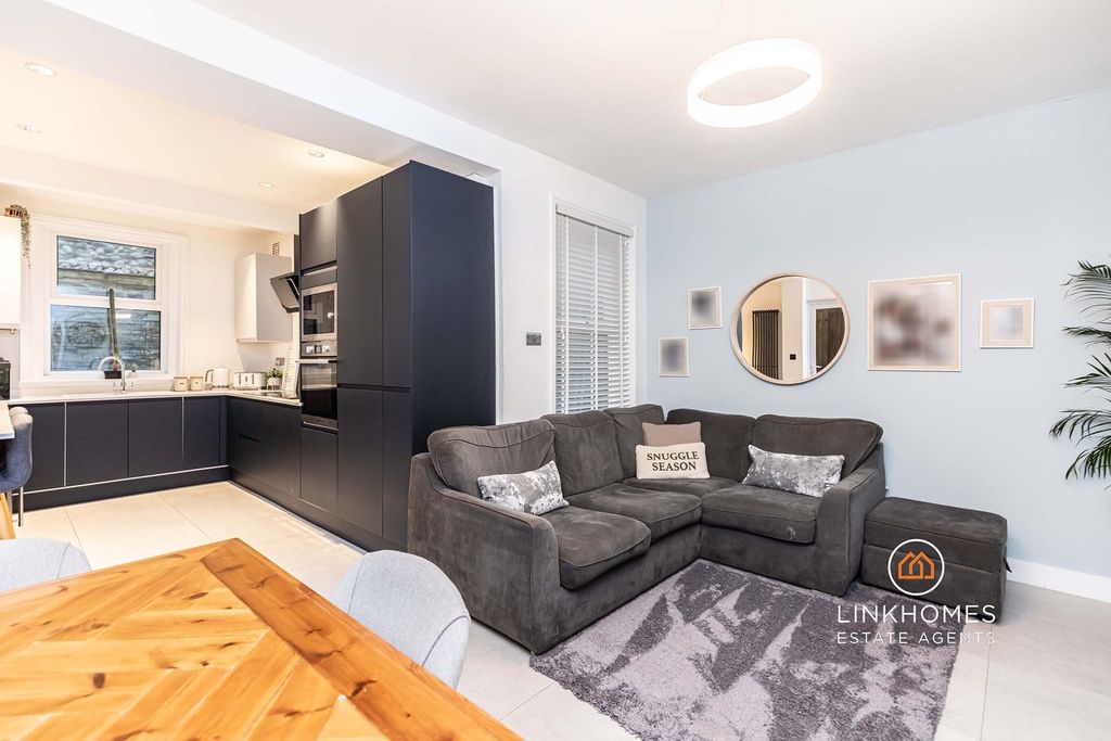 Property photo 3 of 30