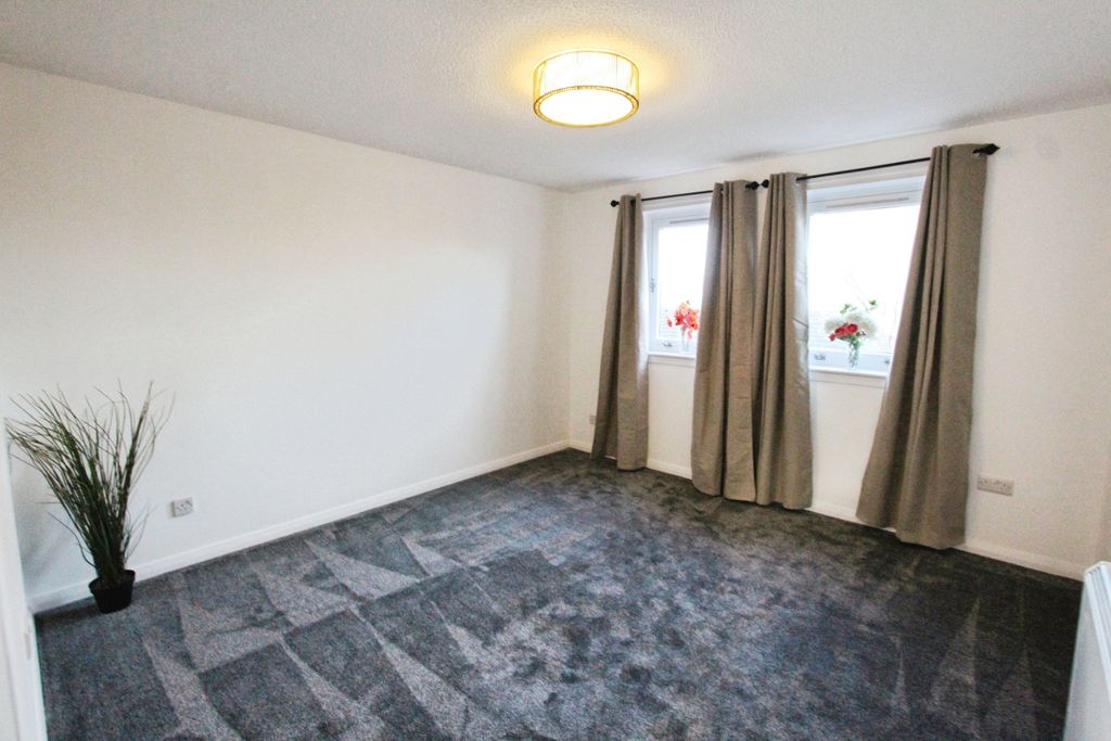 Property photo 2 of 12 Lounge