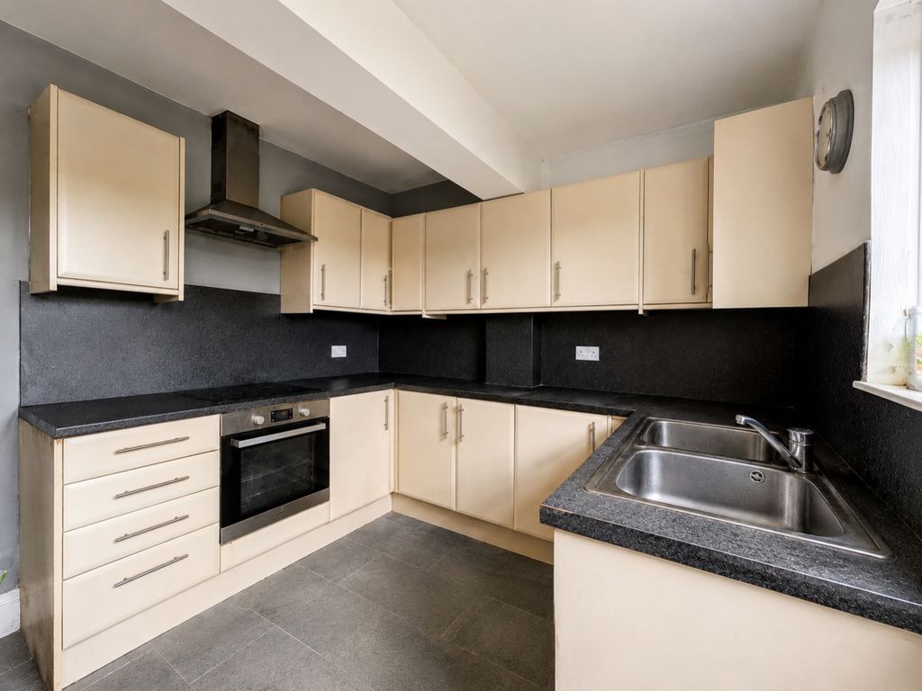 Property photo 3 of 5 Realistic Kitchen