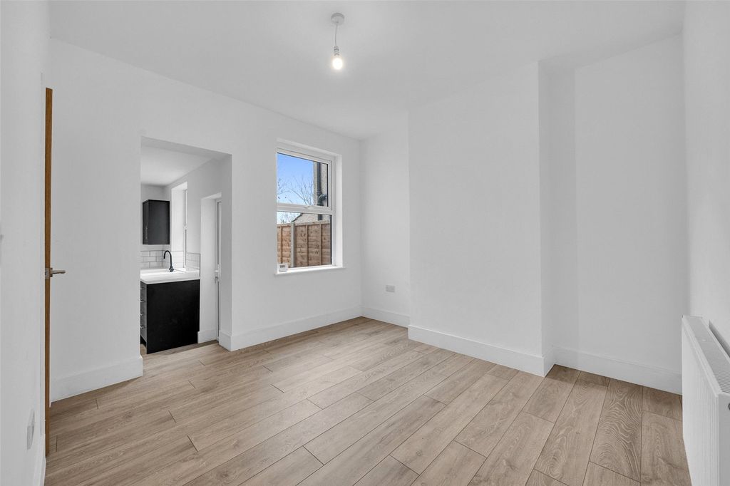 Property photo 3 of 16 Picture No. 04